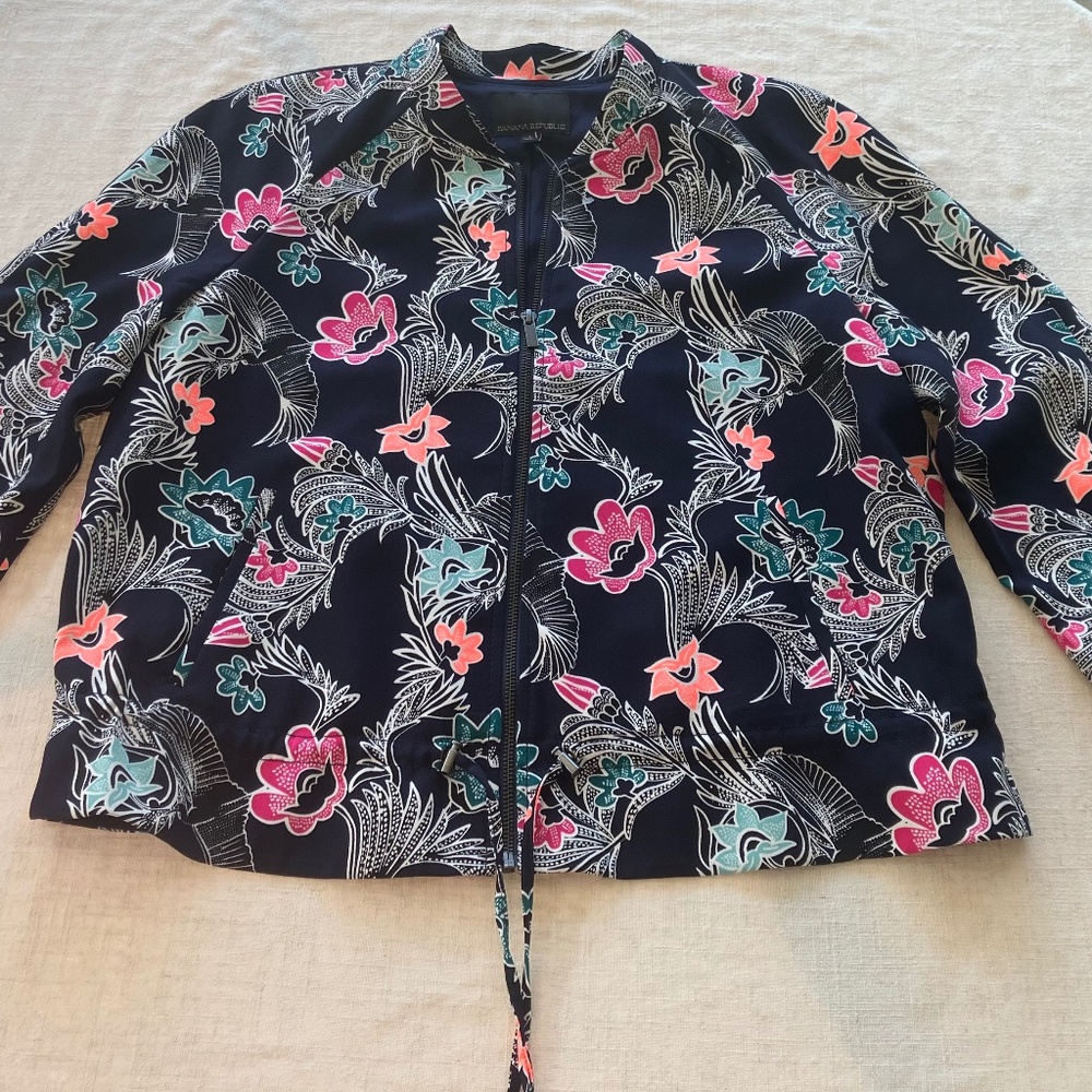Banana republic zip floral jacket drawstring waist favorite weekend staple.